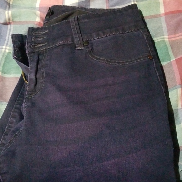 Jeans - Picture 2 of 3